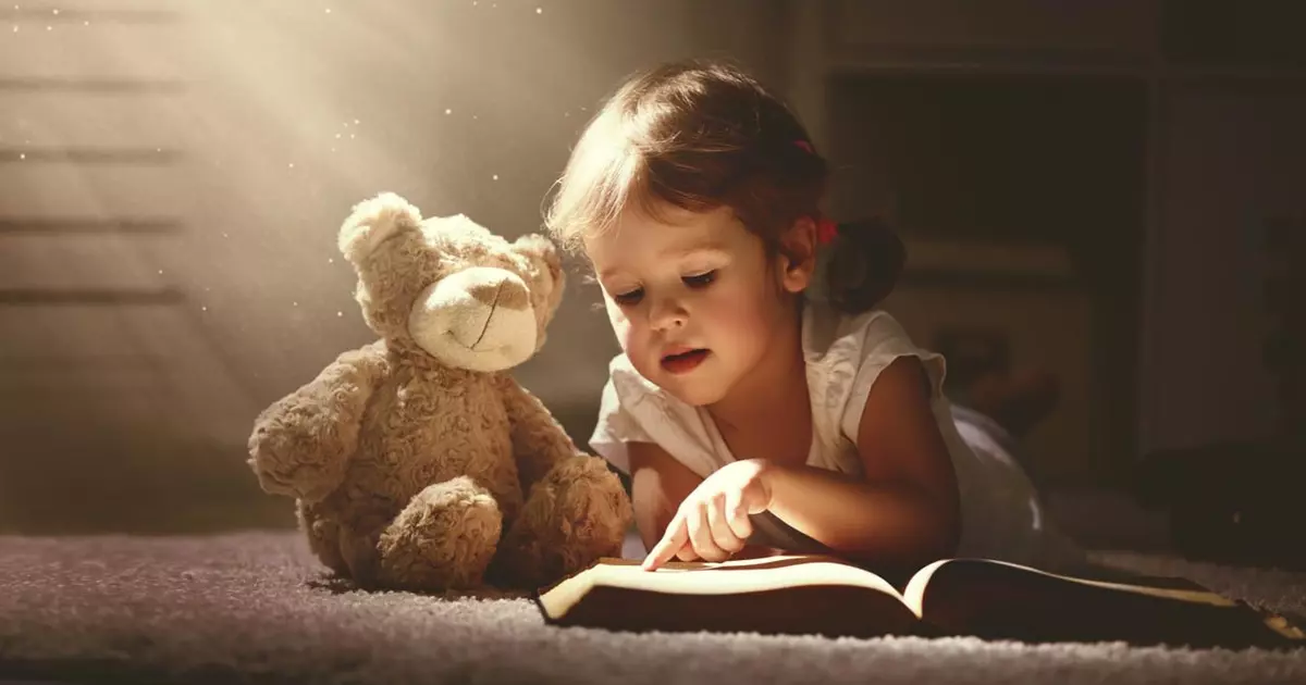 Чем помогает чтение ребенку на ночь?